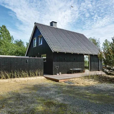 3 Bedroom Beautiful In Holiday home